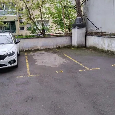 Center Dorcol Free Parking *